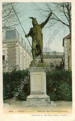 Carte postale ancienne Statue de Vercingétorix — Gien (Loiret)