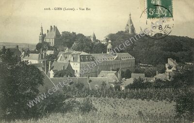 Carte postale ancienne Vue Est — Gien (Loiret)