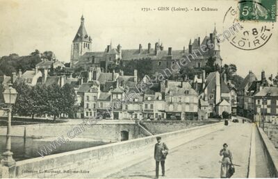 Carte postale ancienne Le Château — Gien (Loiret)