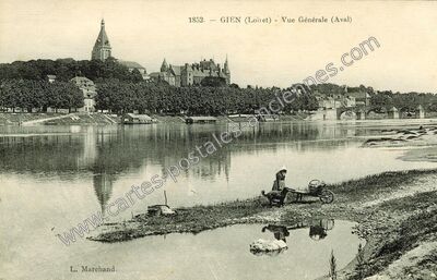 Carte postale ancienne Vue Générale (Aval) — Gien (Loiret)
