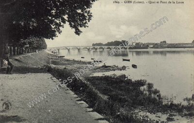 Carte postale ancienne Quai et Pont de la Loire — Gien (Loiret)