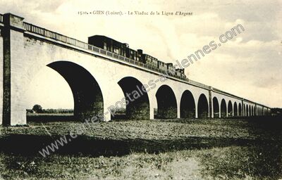 Carte postale ancienne Le Viaduc de la Ligne d'Argent — Gien (Loiret)