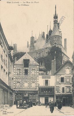Carte postale ancienne La Rue du Pont / Le Château — Gien (Loiret)