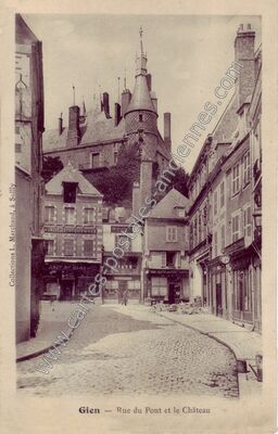 Carte postale ancienne Rue du Pont et le Château — Gien (Loiret)