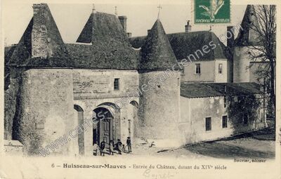 Carte postale ancienne Entrée du Château, datant du XIVe siècle — Huisseau-sur-Mauves (Loiret)