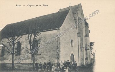 Carte postale ancienne L'Eglise et la Place — Laas (Loiret)