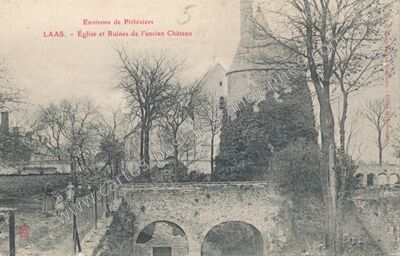 Carte postale ancienne Église et Ruines de l'ancien Château — Laas (Loiret)