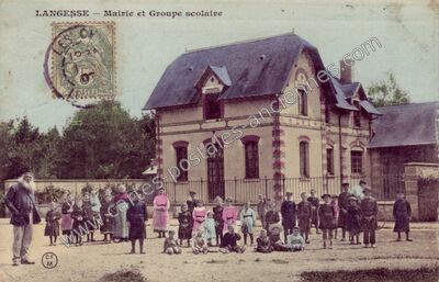 Carte postale ancienne Mairie et Groupe scolaire — Langesse (Loiret)