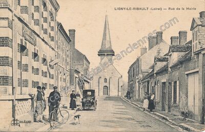 Carte postale ancienne Rue de la Mairie — Ligny-le-Ribault (Loiret)