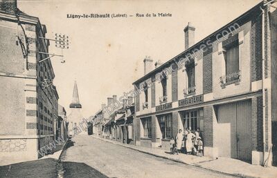 Carte postale ancienne Rue de la Mairie — Ligny-le-Ribault (Loiret)