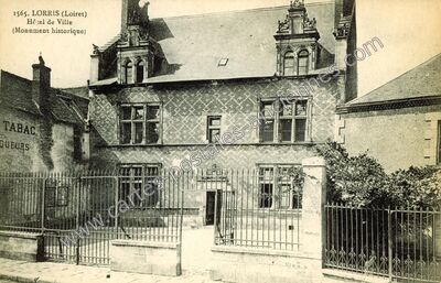 Carte postale ancienne Hôtel de Ville (Monument historique) — Lorris (Loiret)