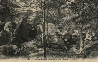 Carte postale ancienne Entrée d'une Grotte — Malesherbes (Loiret)