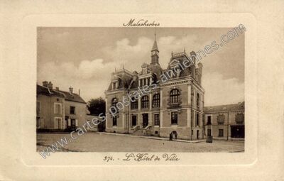 Carte postale ancienne L'Hôtel de Ville — Malesherbes (Loiret)