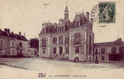 Carte postale ancienne L'Hôtel de Ville — Malesherbes (Loiret)
