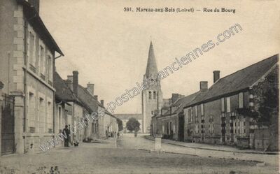 Carte postale ancienne Rue du Bourg — Mareau-aux-Bois (Loiret)