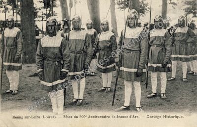 Carte postale ancienne Fêtes du 500e Anniversaire de Jeanne d'Arc. — Cortège Historique — Meung-sur-Loire (Loiret)