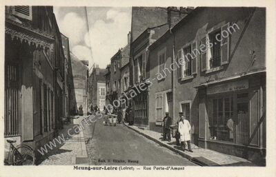 Carte postale ancienne Rue Porte-d'Amont — Meung-sur-Loire (Loiret)