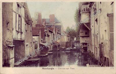 Carte postale ancienne Une rue sur l'eau — Montargis (Loiret)