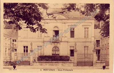 Carte postale ancienne Sous-Préfecture — Montargis (Loiret)
