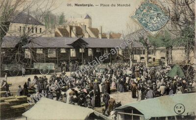 Carte postale ancienne Place du Marché — Montargis (Loiret)