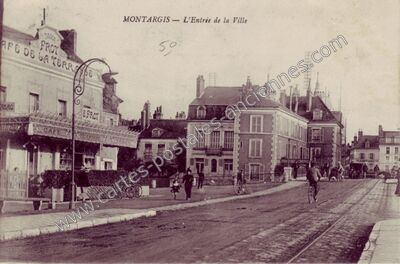 Carte postale ancienne L'Entrée de la Ville — Montargis (Loiret)