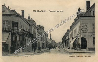 Carte postale ancienne Faubourg de Lyon — Montargis (Loiret)