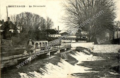 Carte postale ancienne Le Déversoir — Montargis (Loiret)