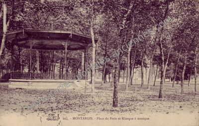 Carte postale ancienne Place du Patis et Kiosque à musique — Montargis (Loiret)