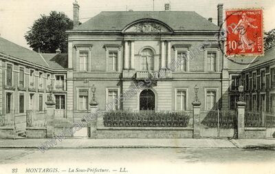 Carte postale ancienne La Sous-Préfecture — Montargis (Loiret)