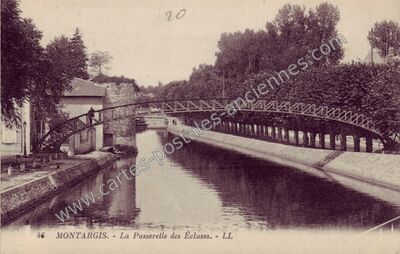 Carte postale ancienne La Passerelle des Écluses — Montargis (Loiret)