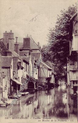 Carte postale ancienne Vieilles Maisons au Moulin de la Pêcherie — Montargis (Loiret)