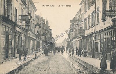 Carte postale ancienne La Rue Dorée — Montargis (Loiret)