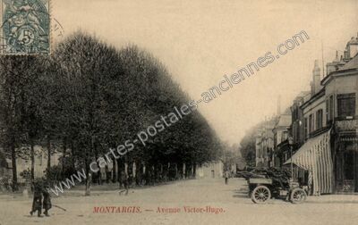 Carte postale ancienne Avenue Victor-Hugo — Montargis (Loiret)