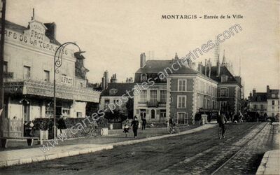Carte postale ancienne Entrée de la Ville — Montargis (Loiret)