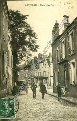 Carte postale ancienne Place Jules-Ferry — Montargis (Loiret)