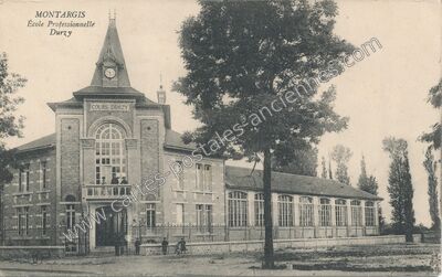 Carte postale ancienne École Professionnelle Durzy — Montargis (Loiret)