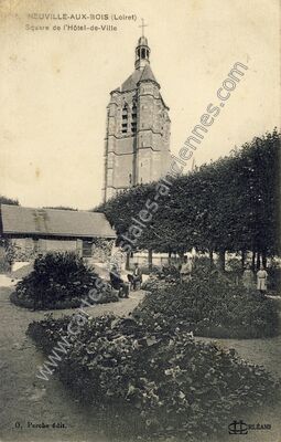 Carte postale ancienne Square de l'Hôtel-de-Ville — Neuville-aux-Bois (Loiret)
