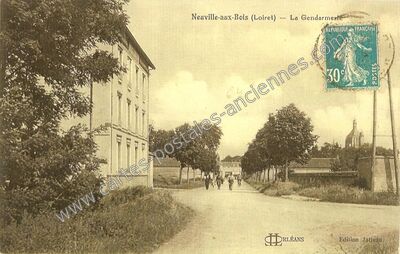 Carte postale ancienne La Gendarmerie — Neuville-aux-Bois (Loiret)