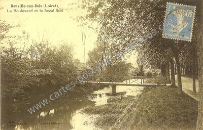 Carte postale ancienne Le Boulevard et le fossé Sud — Neuville-aux-Bois (Loiret)