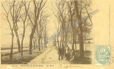 Carte postale ancienne Le Mail — Neuville-aux-Bois (Loiret)