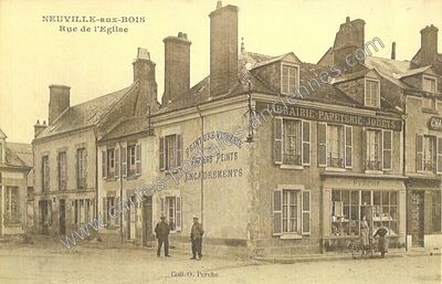 Carte postale ancienne Rue de l'Eglise — Neuville-aux-Bois (Loiret)