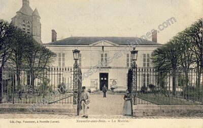 Carte postale ancienne La Mairie — Neuville-aux-Bois (Loiret)