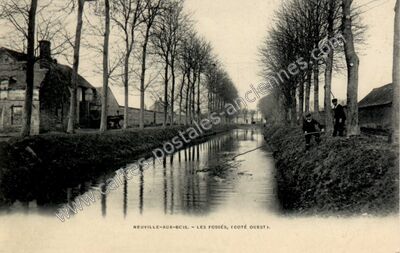 Carte postale ancienne Les Fossés, (côté Ouest) — Neuville-aux-Bois (Loiret)