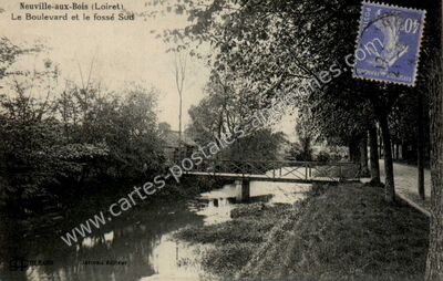Carte postale ancienne Le Boulevard et le fossé Sud — Neuville-aux-Bois (Loiret)