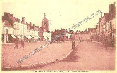 Carte postale ancienne La Place du Martroi — Neuville-aux-Bois (Loiret)