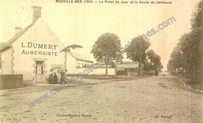Carte postale ancienne Le Point du Jour et la Route de Chilleurs — Neuville-aux-Bois (Loiret)
