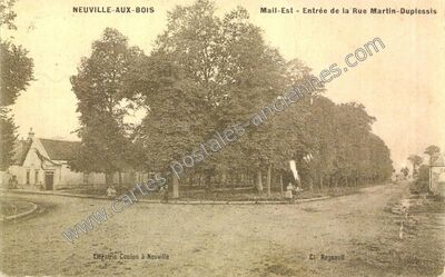 Carte postale ancienne Mail-Est - Entrée de la Rue Martin-Duplessis — Neuville-aux-Bois (Loiret)