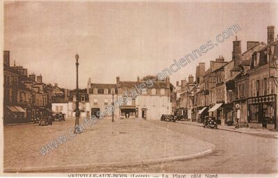 Carte postale ancienne La Place côté Nord — Neuville-aux-Bois (Loiret)