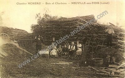 Carte postale ancienne Chantier Moreau - Bois et Charbons — Neuville-aux-Bois (Loiret)