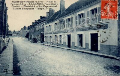 Carte postale ancienne Hôtel du Puy-de-Dôme — Nogent-sur-Vernisson (Loiret)